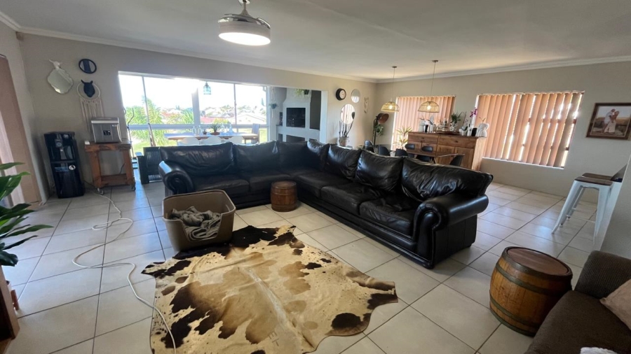 5 Bedroom Property for Sale in Wavecrest Eastern Cape